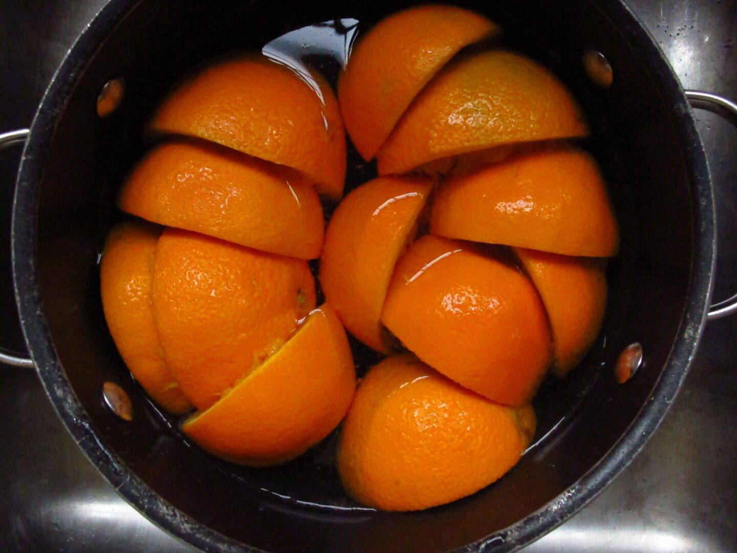 Sliced oranges in a pot.