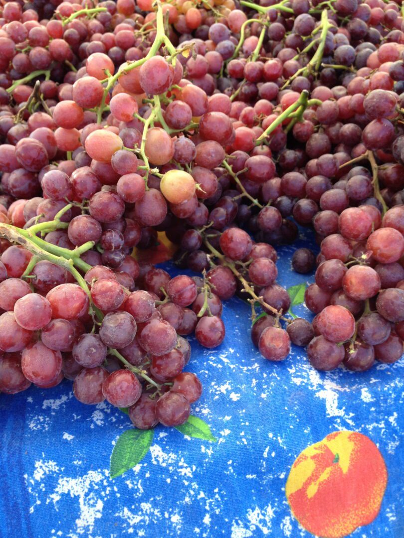 A bunch of grapes on a table.