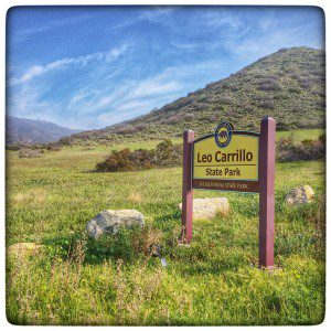 A sign for los carriles state park in california.